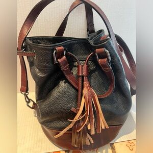 DIVINA FIRENZE Hand Made in ITALY. Leather Bucket Purse. Long adjustable strap.